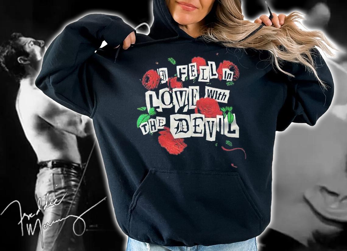 Avril Lavigne I fell in love with the devil roses T-shirt t-shirt hoodie