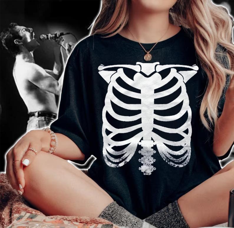 Halloween Skeleton Rib Cage Funny Retro Vintage Graphic Shirt t-shirt