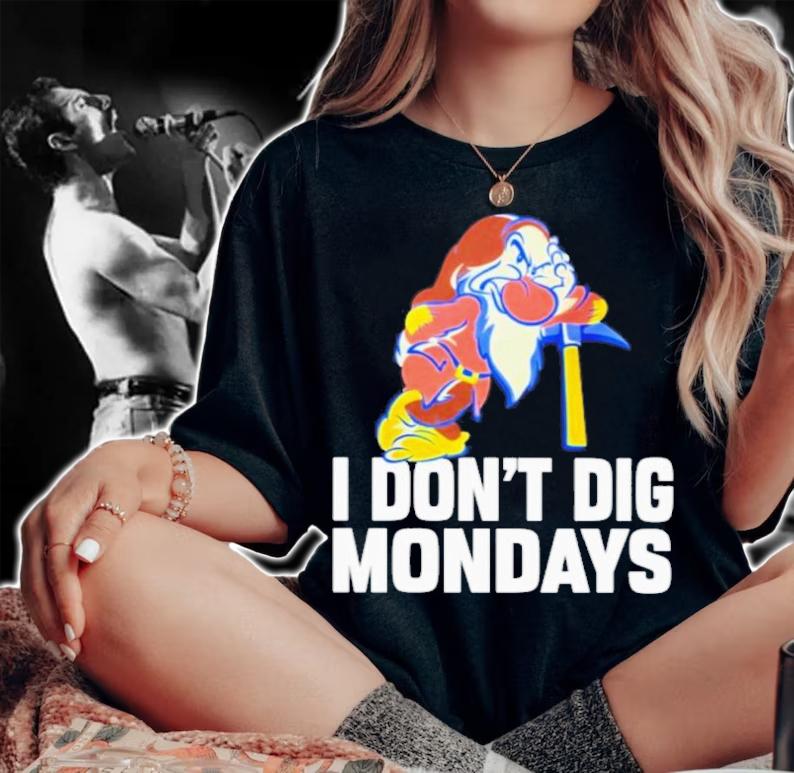 Grumpy I don't dig mondays T-shirt t-shirt